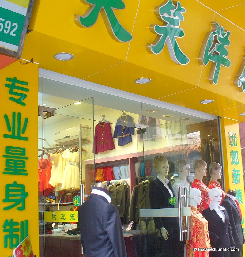 This place can custom-make a Chinese wedding dress.