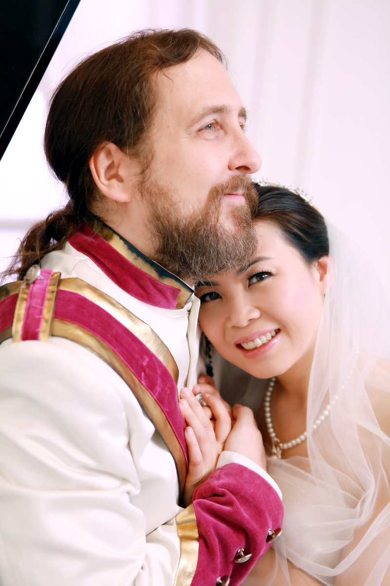 Commodore Lunatic explains how he paid for the photo shoot.