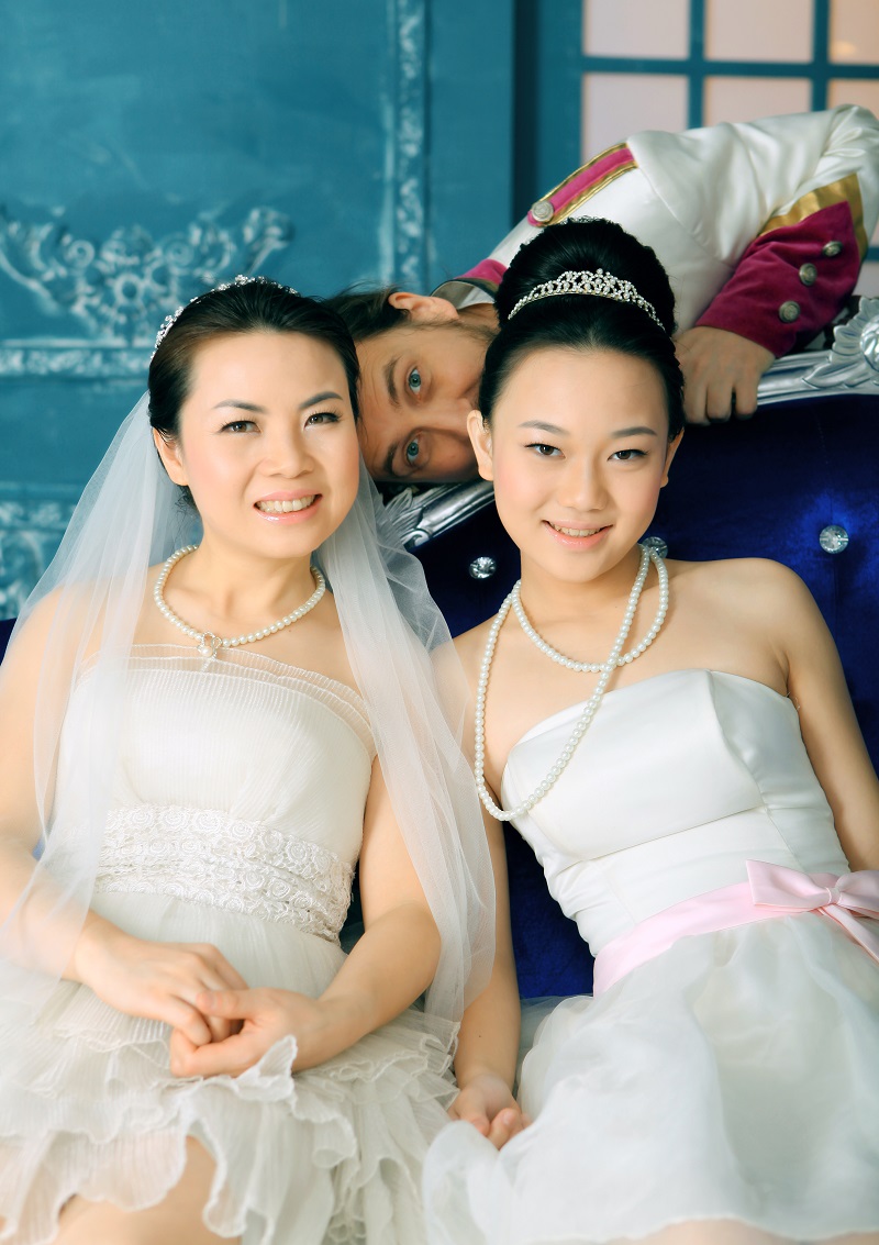 A silly pic from our Big Fat Guangdong Wedding photo shoot.