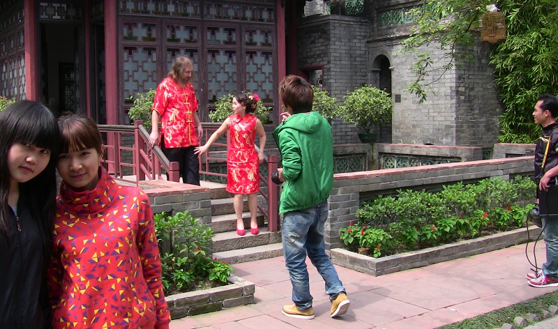 A Big Fat Guangdong Wedding Photo shoot needs some fangirls