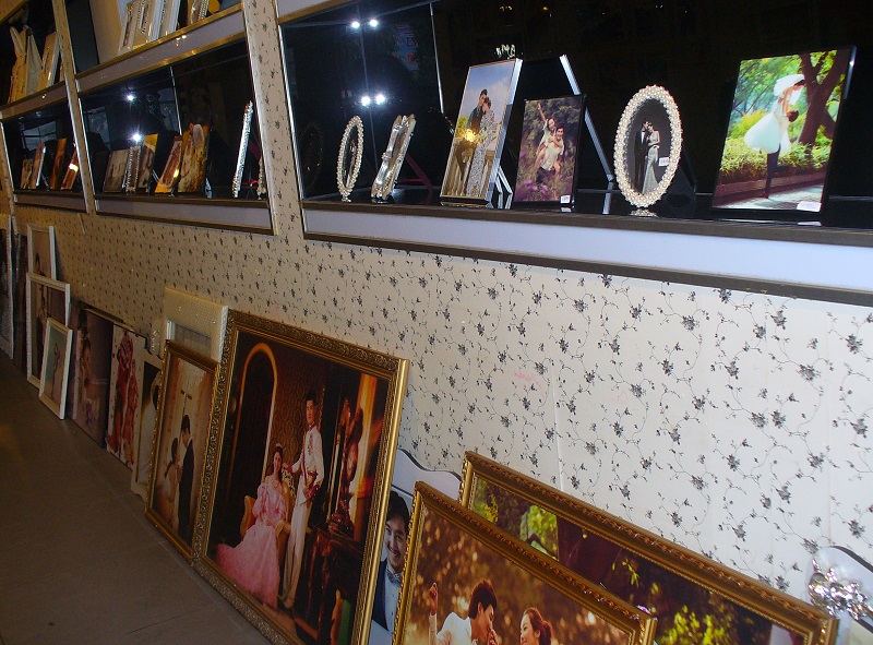 We had to decide which wedding stuff we wanted in our wedding photo contract.