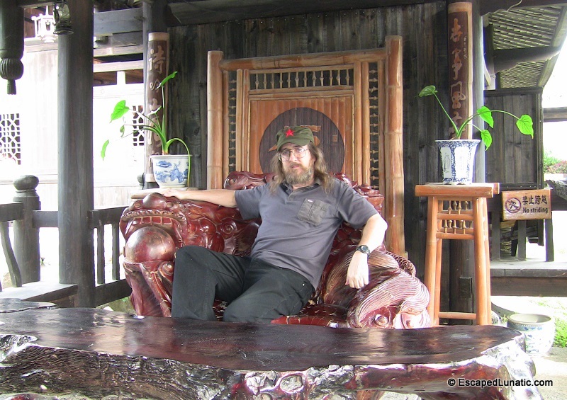 How nice of Shangri-La to have a Dragon Throne for Emperor Lunatic. :-)