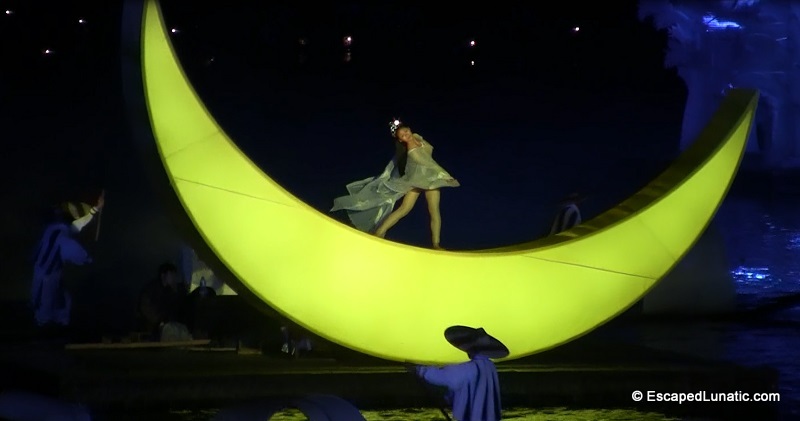 Chang'e, the not really naked Chinese moon goddess, dances at Impression Liu San Jie.