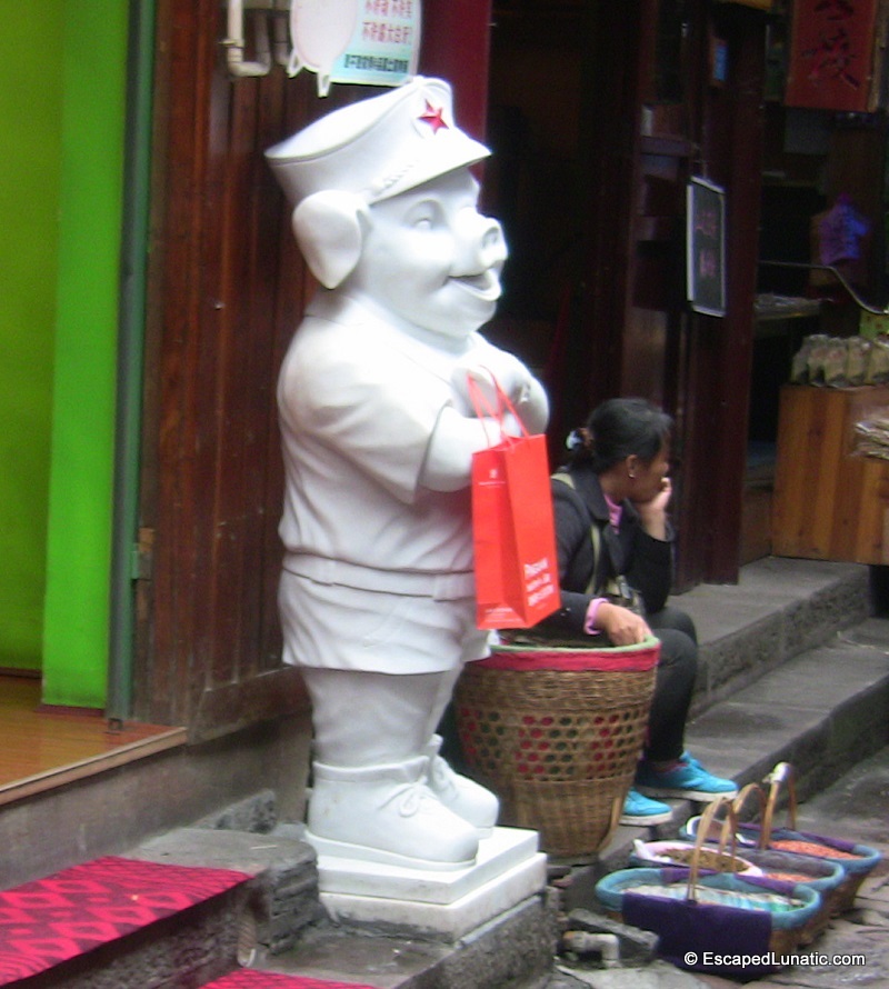 Pig holding a bag of pork in Feng Huang