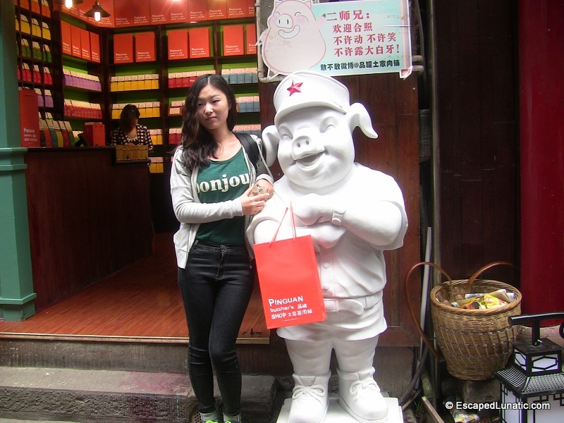 A pretty girl with the cannibal pig of Feng Huang